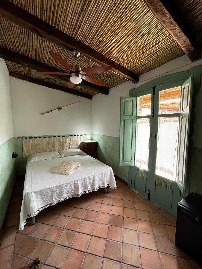 Affittacamere Graziosa Stanza Campidanese Su Terzu Oristano Esterno foto