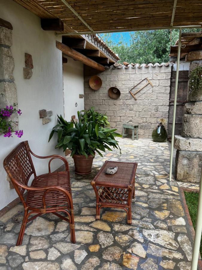 Affittacamere Graziosa Stanza Campidanese Su Terzu Oristano Esterno foto